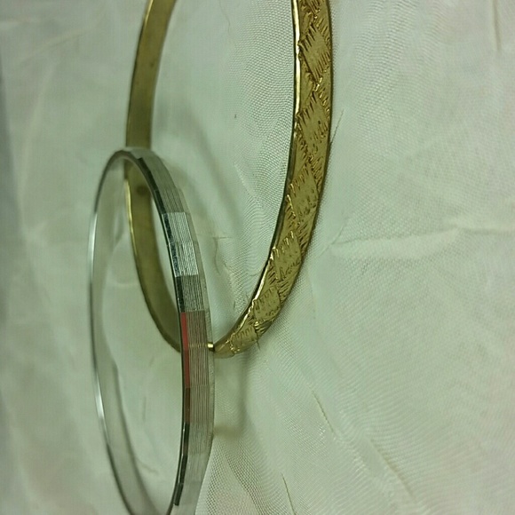 2 bangle bracelets 1 silver 1 gold tone - Picture 4 of 7
